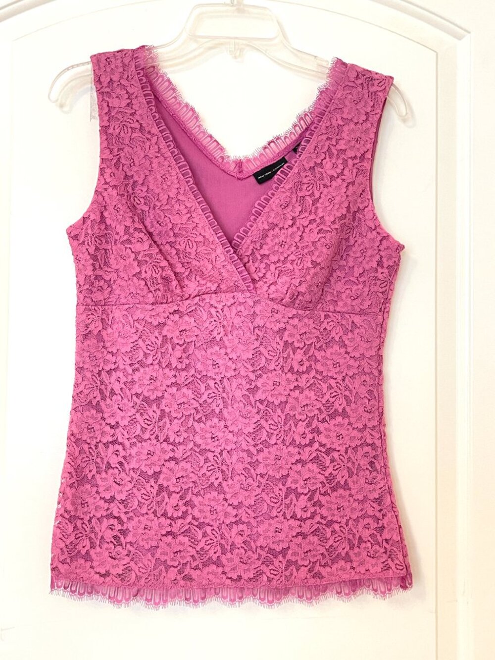 New York & Company Blouse Top Tank Sleeveless Lace V Neck Pink Magenta Small